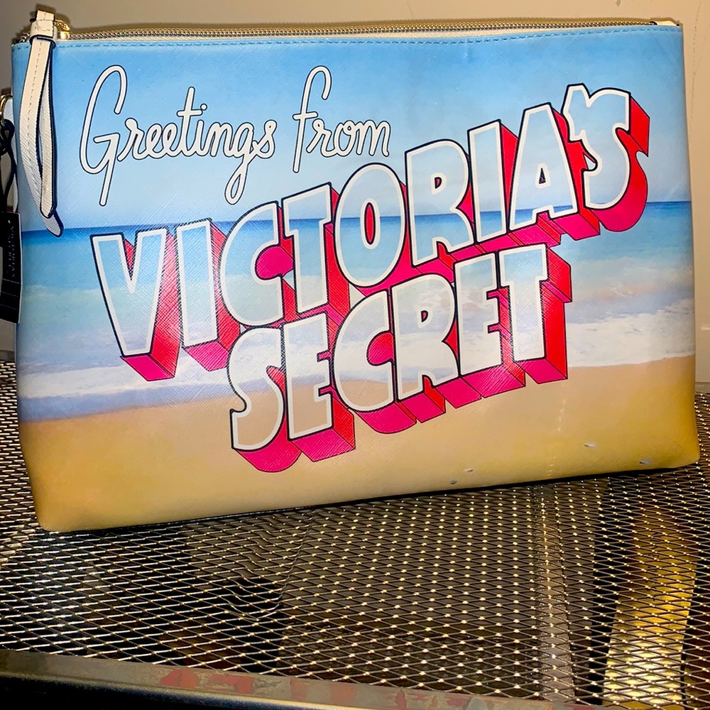 Victoria’s Secret Clutch 💗